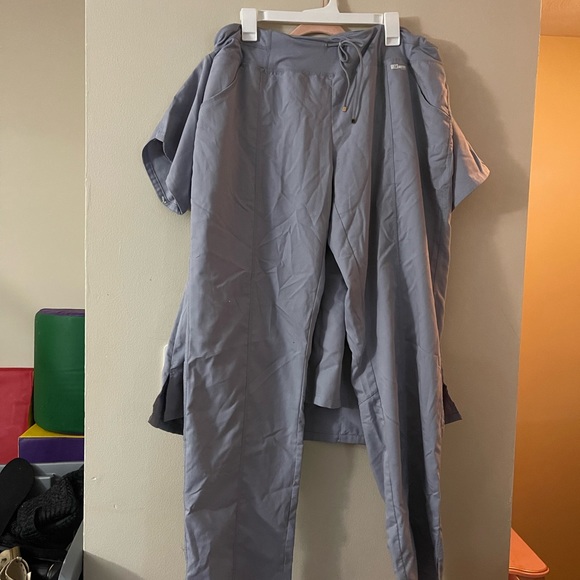 Grey’s Anatomy gray scrub set. 2XL top. XL bottom. Worn once. - Picture 3 of 3